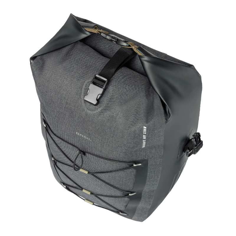 Sacoche arriere velo laterale Basil navigator cyclotouriste waterproof 25-31L noir fixation mik studs sur porte bagage (32X15X37CM) avec poignee et bandouillere fermeture enroulement - vue 5