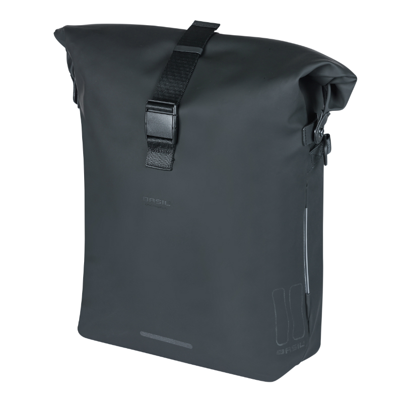 Sacoche arrière sac à dos vélo latérale Basil Soho 17L noir fixation porte-bagages système MIK Studs avec éclairage LED (31x16x37cm) - vue 3
