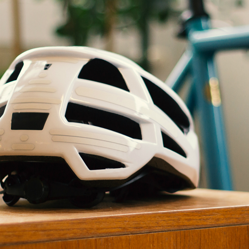 Autocollant réfléchissant pour vélo et casque bandes universelles blanc Reflective Berlin - vue 3