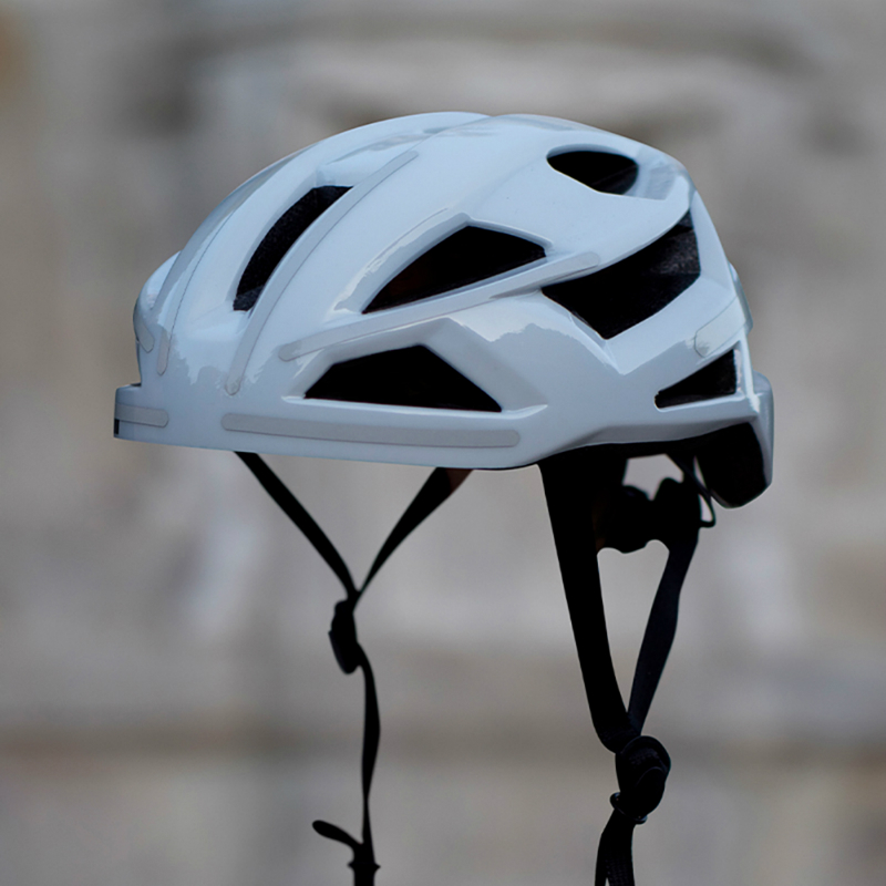 Autocollant réfléchissant pour vélo et casque bandes universelles blanc Reflective Berlin - vue 7