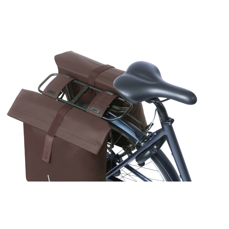 Sacoche arrière vélo double Basil cuir végan marron 28-32L fixation universelle - vue 6