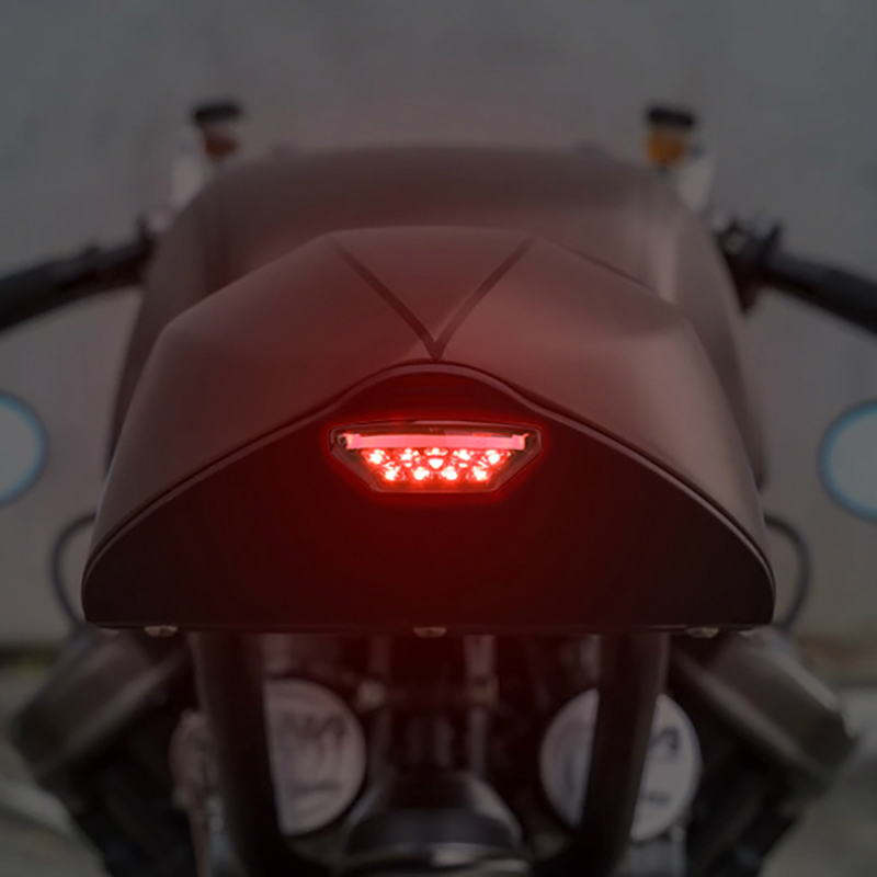 Feu arrière moto universel AVOC Star à LEDs noir couvercle fumé 9 LEDs 3 fils homologué - vue 7