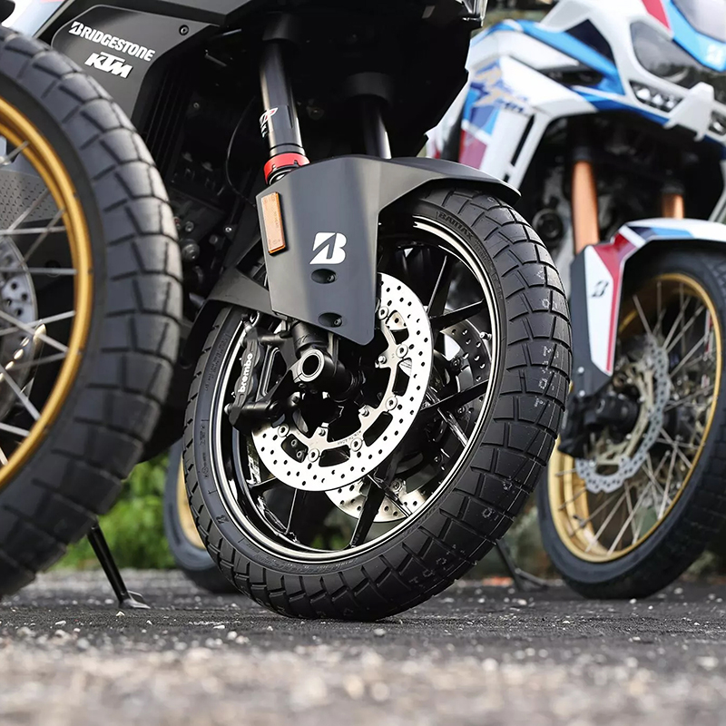 Pneu moto avant Bridgestone Battlax AT41 Adventure Trail 120-70-19 radial TL 60V - vue 4