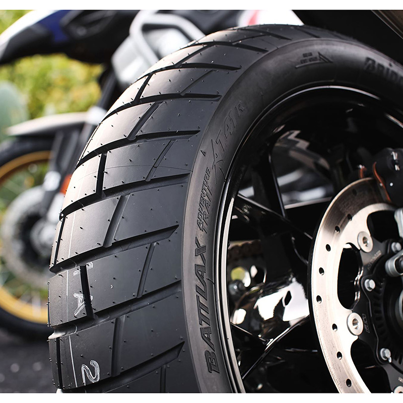 Pneu moto Bridgestone Battlax AT41 Adventure Trail 130-80-17 65H TL - vue 4