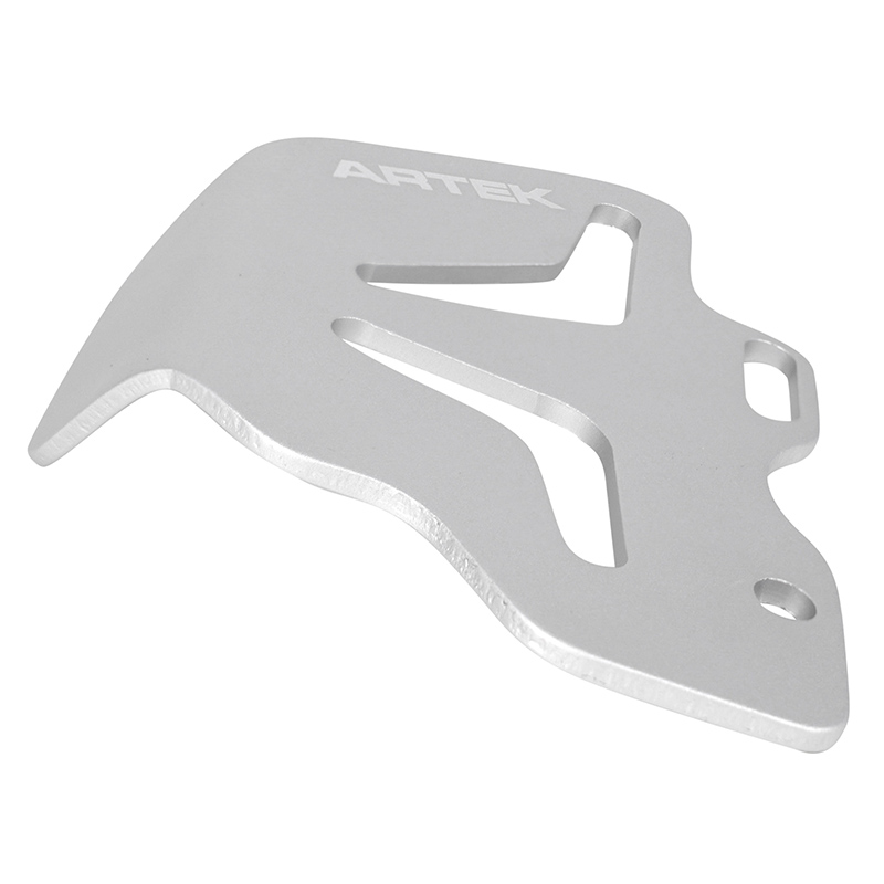 Platine de protection maître-cylindre frein arrière 50 Artek universel 40-50 mm entraxe aluminium CNC argent - vue 3