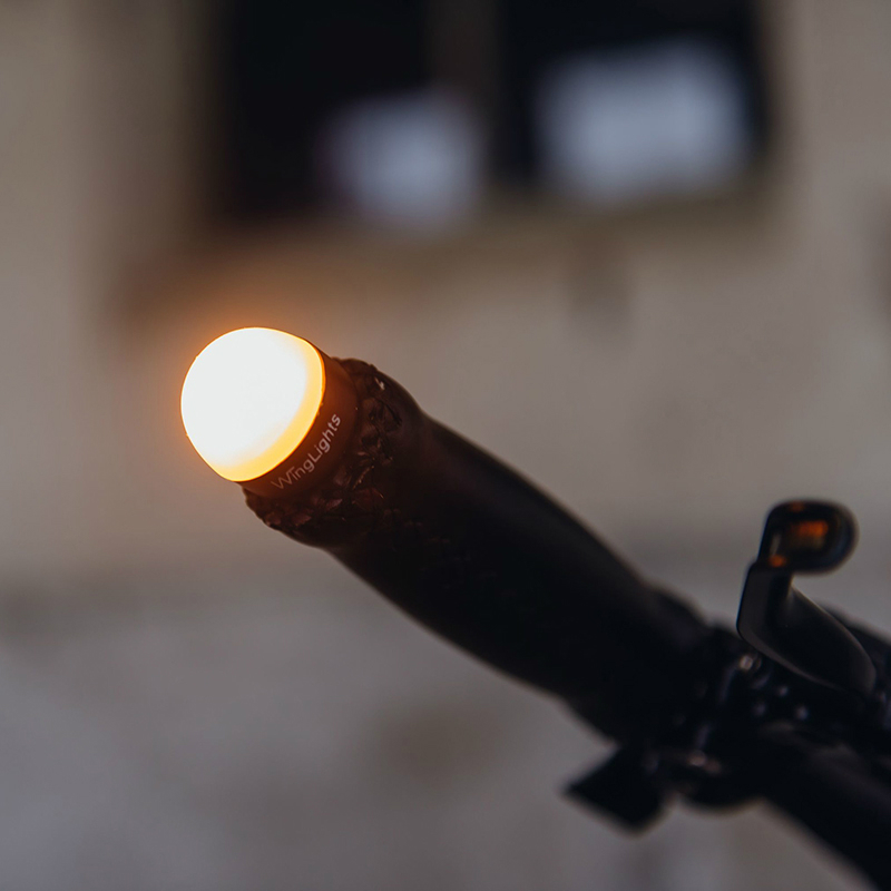 Éclairage clignotant embout de cintre noir à piles CR2032 paire NEWTON - vue 6