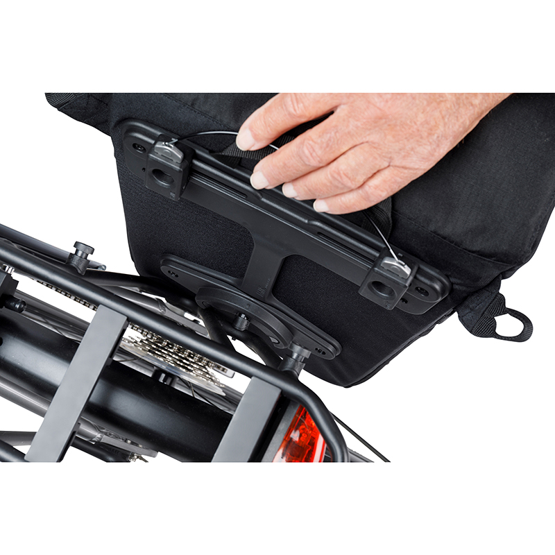 Sacoche arrière vélo latérale Basil Move Commuter 15L noir - vue 6