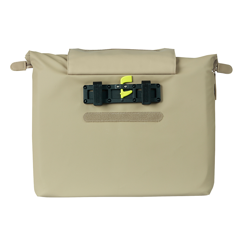 Sacoche arriere velo laterale sac ordinateur portable Basil manhattan waterproof beige droit-gauche 12L fixation hook on (12X38X30CM) fermeture pliant anti-pluie - vue 7