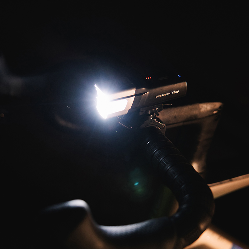 Éclairage vélo USB avant sur cintre Zefal Supervision F800 lumen noir - vue 6