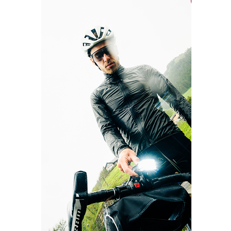 Éclairage vélo USB avant sur cintre Zefal Supervision F1500 lumen noir - vue 4