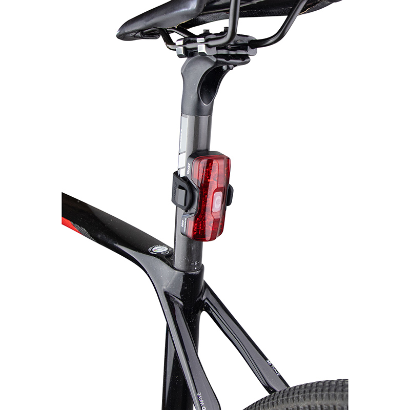Éclairage vélo USB arrière sur tige de selle Zefal Supervision R150 lumen noir - vue 3