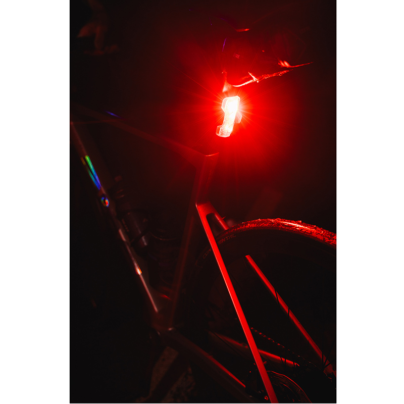 Éclairage vélo USB arrière sur tige de selle Zefal Supervision R150 lumen noir - vue 4