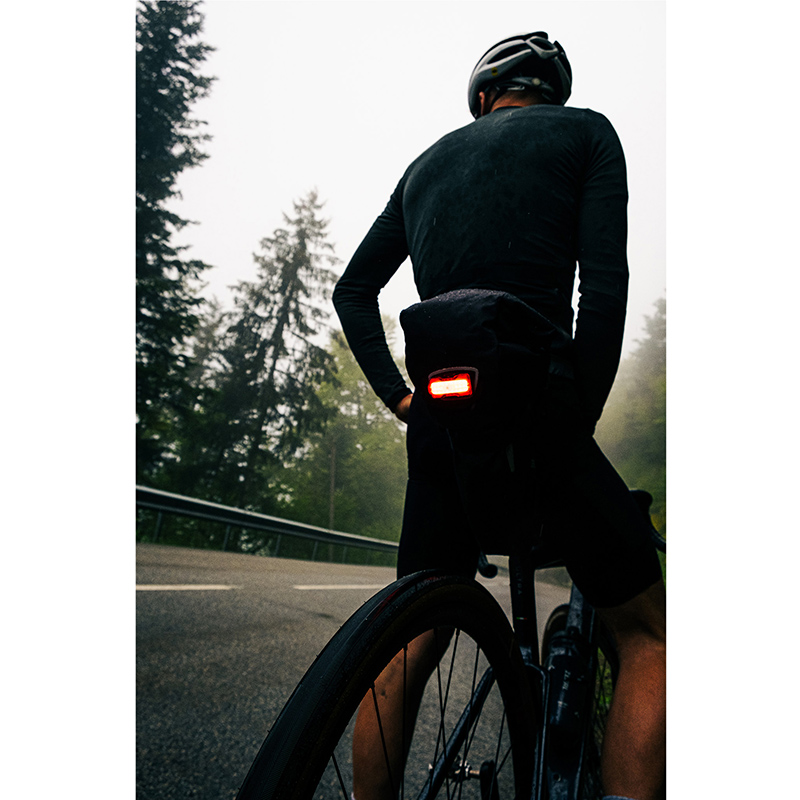 Éclairage vélo USB arrière sur tige de selle Zefal Supervision R150 lumen noir - vue 7