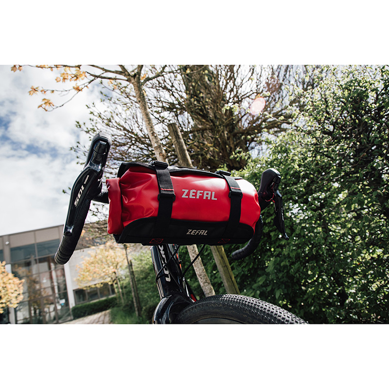 Sacoche de cintre-guidon velo Zefal z adventure F5 rouge etanche fixation auto-agrippantes - clips (l 150 x l 380 x h 150MM - 5LITRES) charge maxi 4KGS - vue 5