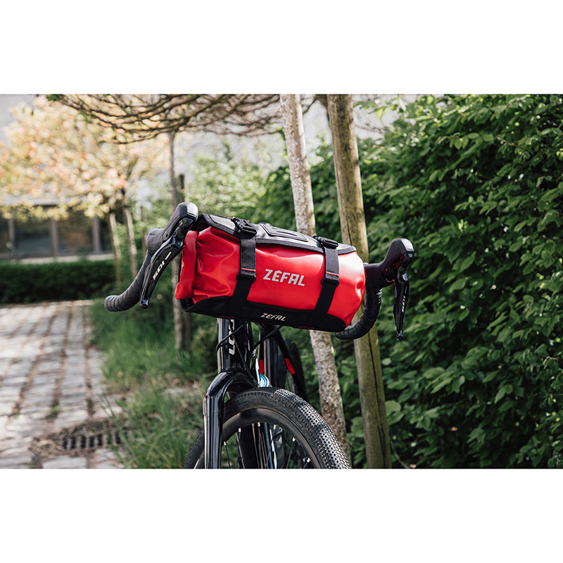 Sacoche de cintre-guidon velo Zefal z adventure F5 rouge etanche fixation auto-agrippantes - clips (l 150 x l 380 x h 150MM - 5LITRES) charge maxi 4KGS - vue 6
