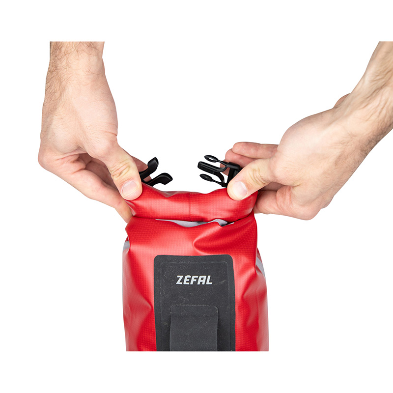 Sacoche de fourche velo Zefal z adventure dry bag rouge etanche fixation sangles auto-agrippantes - clips (LG28.5CM - 4LITRES) charge maxi 2.5KGS (support fixation non inclus ref: 199763) - vue 4