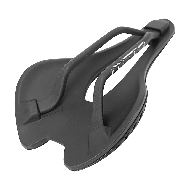 Selle NEWTON 3D carbone T801 noir ouverte 245x143 rail carbone base nylon mat - vue 5