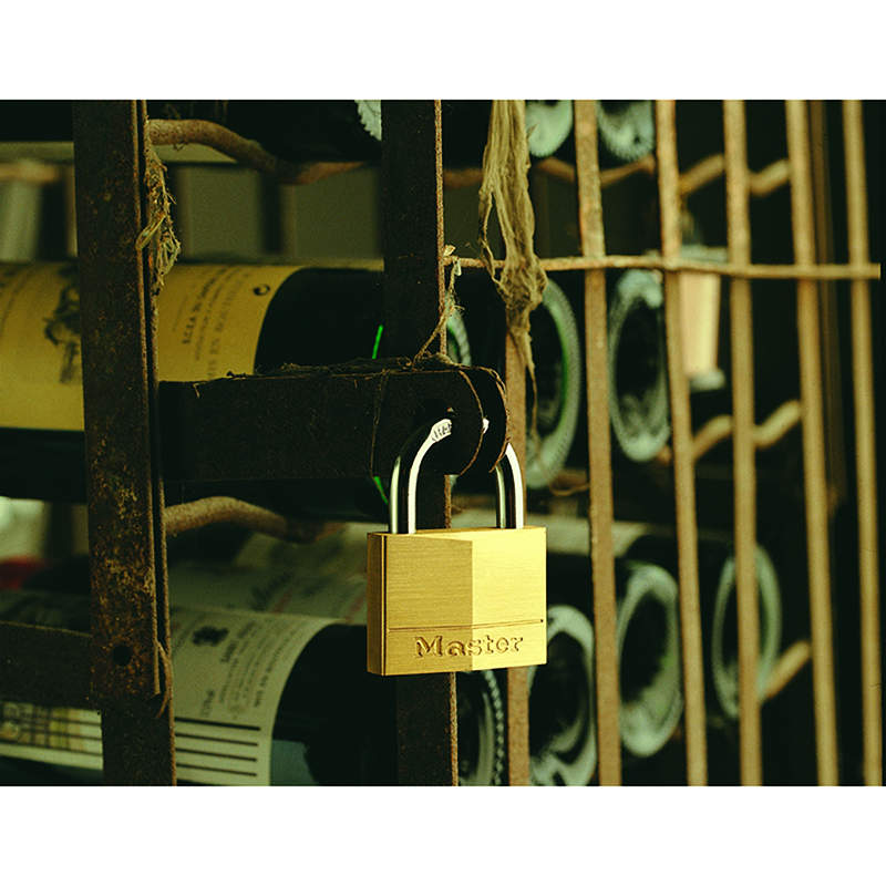 Cadenas à clé Masterlock laiton anse acier cimenté largeur 40 mm, anse 22 mm, diam 6 mm double verrouillage - vue 3