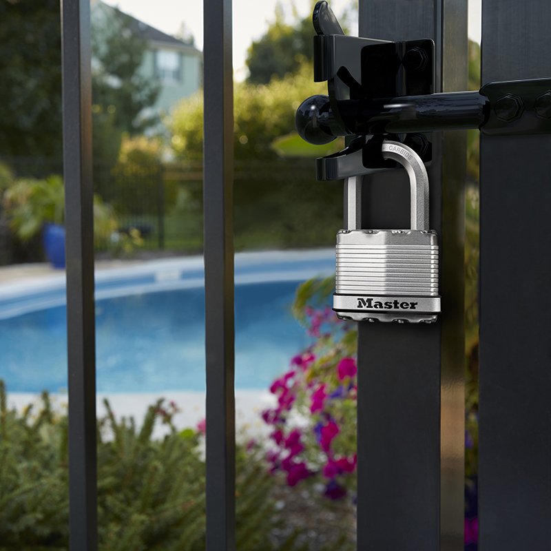 Cadenas a cle Masterlock excell acier traite anti-intemperies anse octogonale tough-cut largeur 50MM, anse haute 38MM, diam 9MM (double verrouillage) (vendu a l'unite) - vue 4