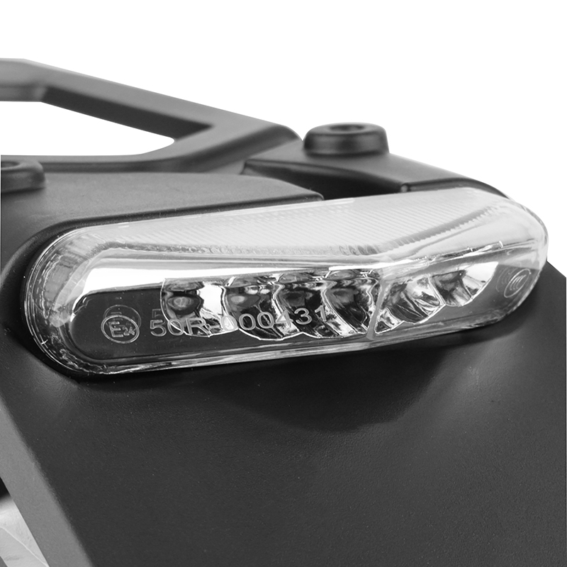 Support de plaque immatriculation avec feu LED transparent homologué CE REPLAY - vue 3