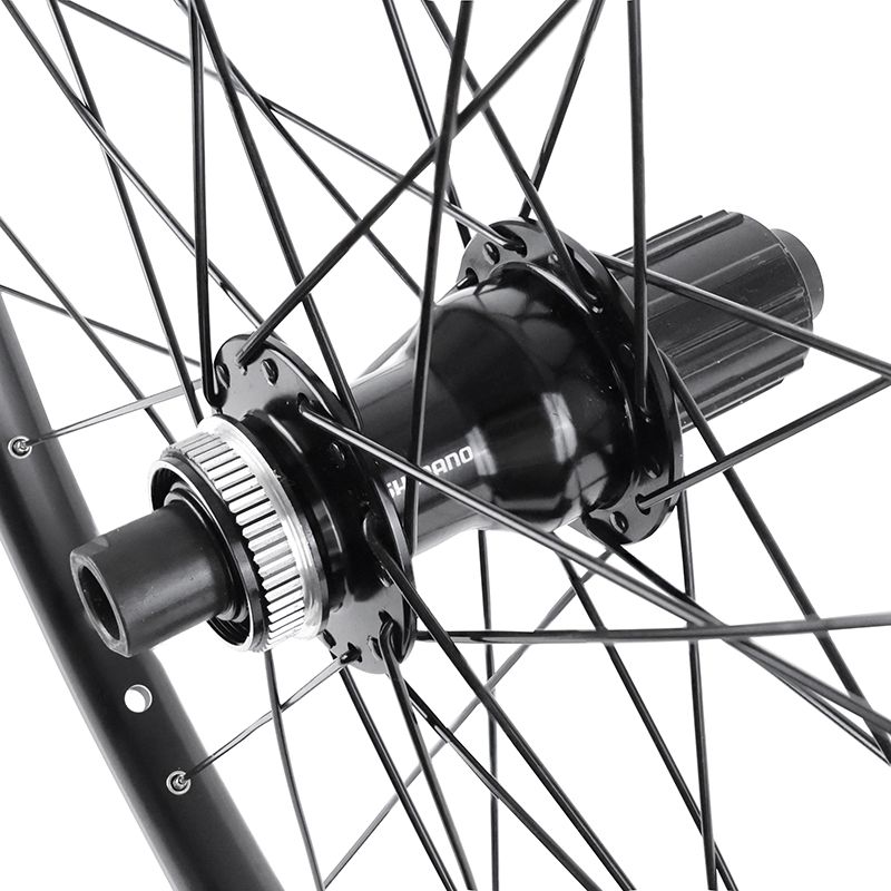 Roue VTC VAE disque 700 x 35 double paroi arrière cassette 11-10-9V moyeu Shimano TC 500 Centerlock tubeless ready axe traversant 12-142 noir jante 23C 32 rayons - vue 3
