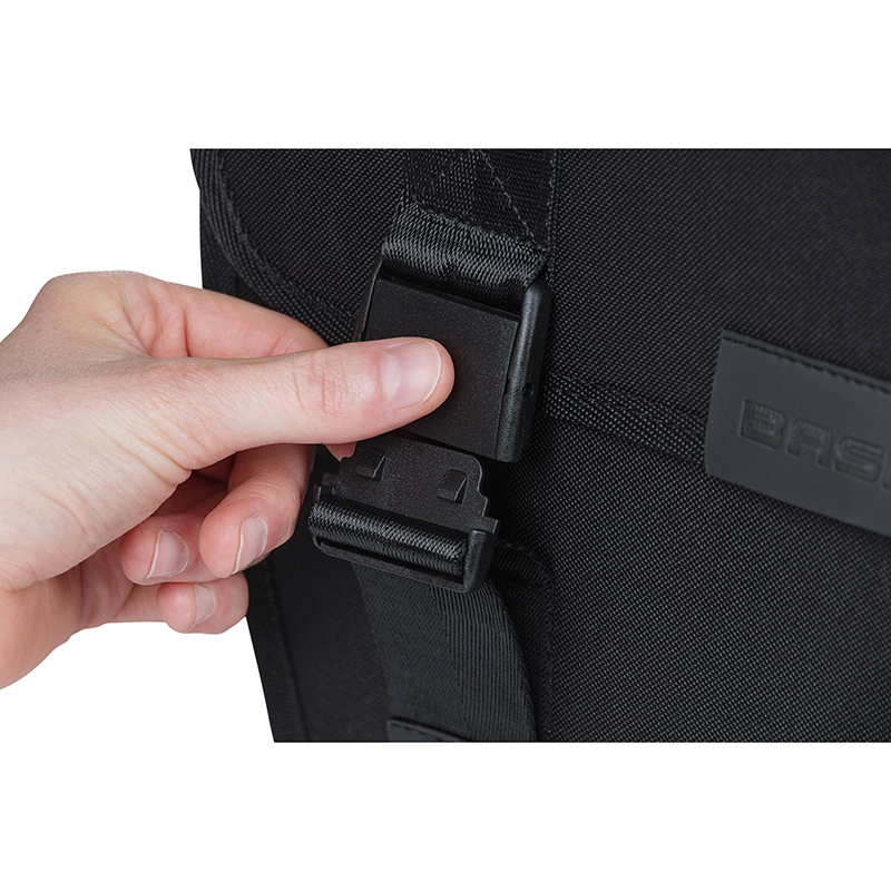 Sacoche arrière vélo double Basil Tour 28 L noir fixation porte-bagage Mik (34x14x34 cm) - vue 5