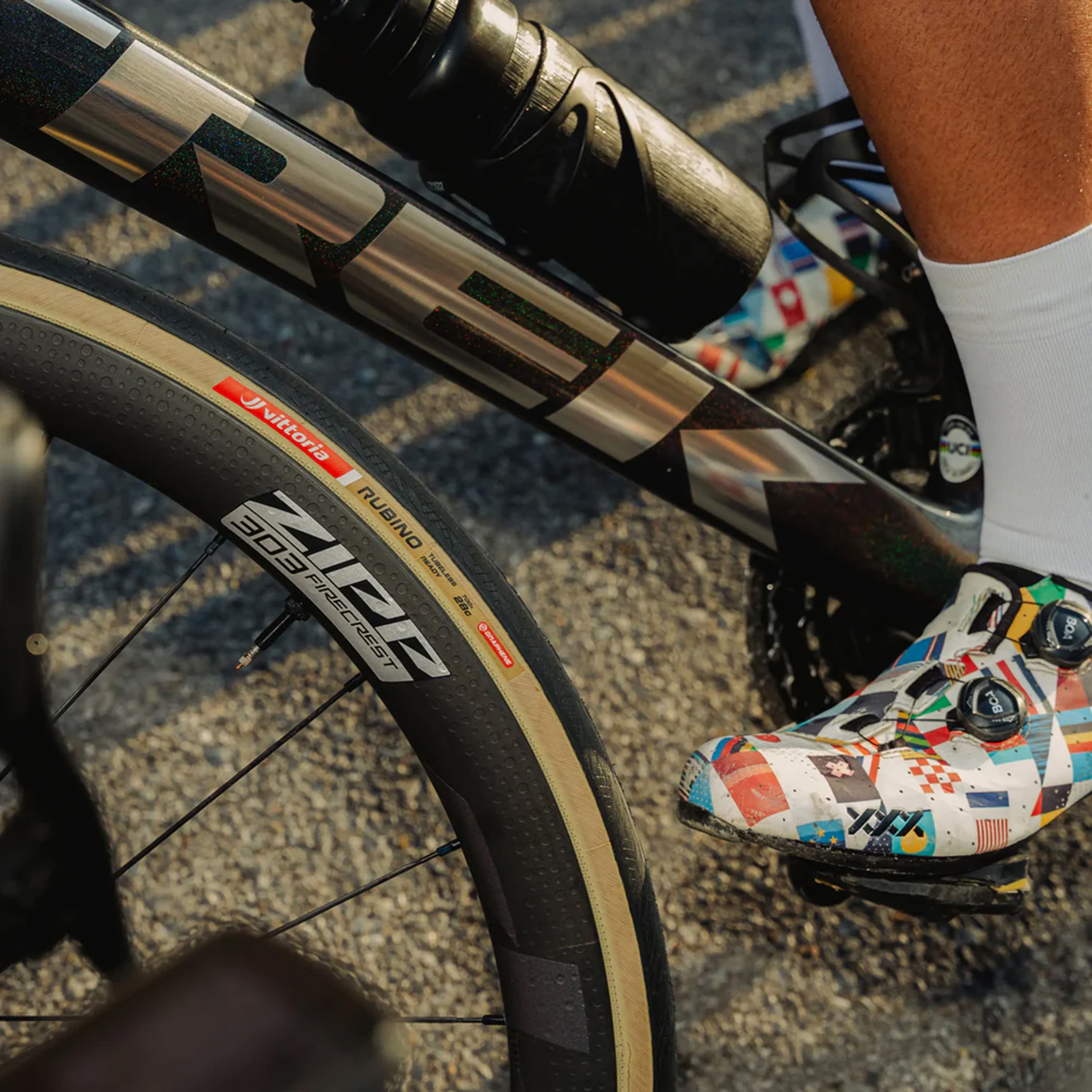 Pneu route Vittoria Rubino V noir graphène 2.0 tubeless ready 700 x 26 (26-622) - vue 4