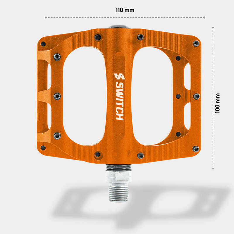 Pédales VTT plateforme descente SWITCH large freeride alu CNC orange filetage 9/16" avec picots 110x100mm (paire) - vue 2
