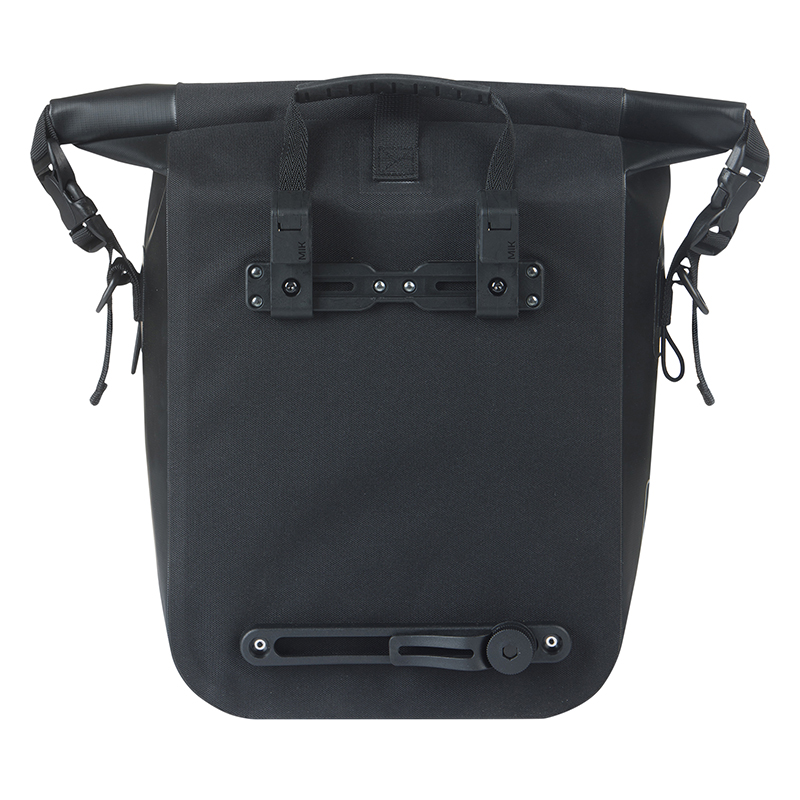 Sacoche arriere velo laterale Basil navigator cyclotouriste waterproof 12-15L noir fixation mik hooks on sur porte bagage (32X15X25.5CM) avec poignee et bandouillere fermeture enroulement - vue 4