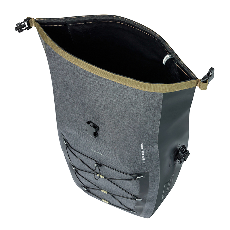 Sacoche arriere velo laterale Basil navigator storm cyclotouriste waterproof 25-31L noir fixation mik hooks sur porte bagage (41X15X27CM) avec poignee et bandouillere fermeture enroulement - vue 3
