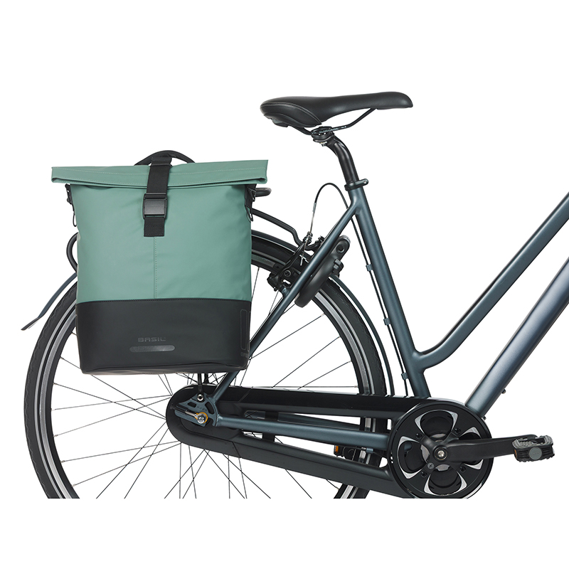 Sacoche arriere velo laterale sac bandouliere Basil cove shopper vert argente-noir droit-gauche 14-16L fixation mik hooks porte bagage (36X14X29CM) avec poignee fermeture pliante impermeable - vue 6