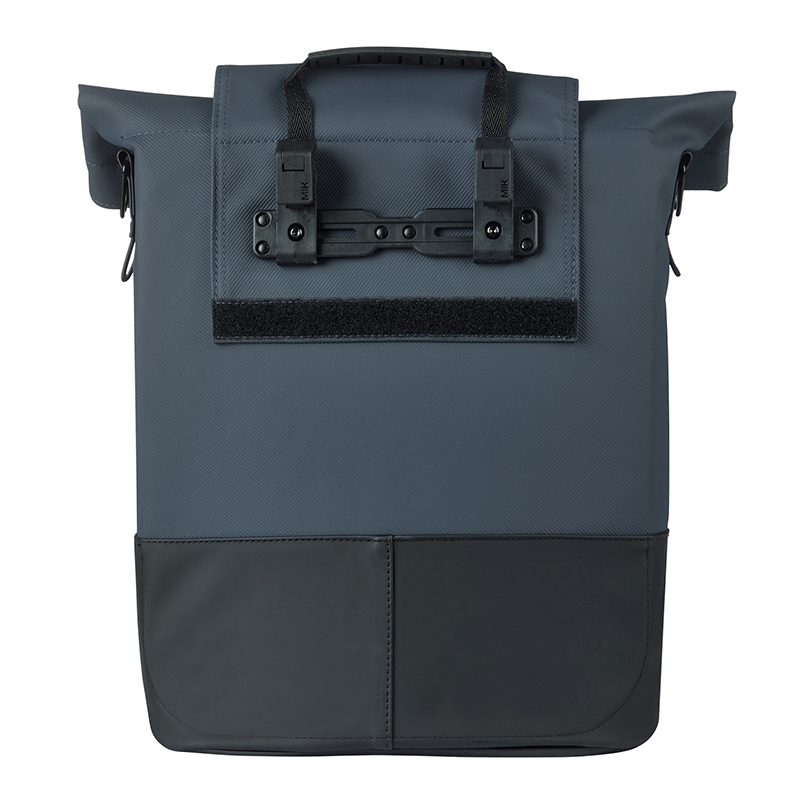 Sacoche arriere velo laterale sac bandouliere Basil cove shopper bleu marine-noir droit-gauche 14-16L fixation mik hooks porte bagage (36X14X29CM) avec poignee fermeture pliante impermeable - vue 4