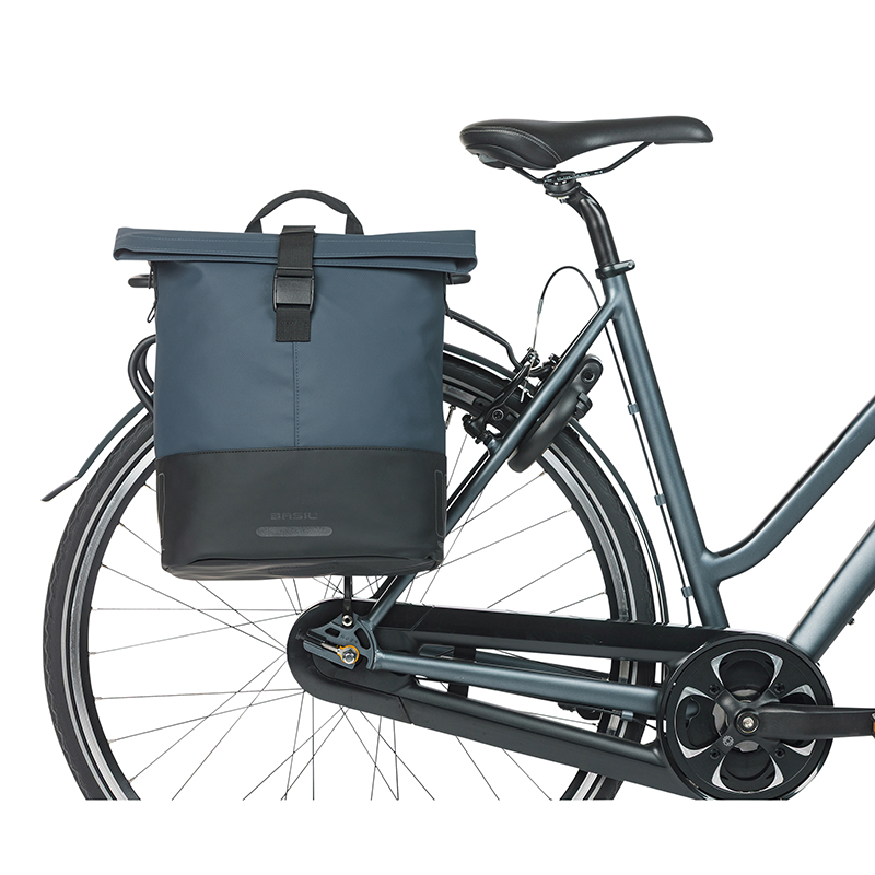 Sacoche arriere velo laterale sac bandouliere Basil cove shopper bleu marine-noir droit-gauche 14-16L fixation mik hooks porte bagage (36X14X29CM) avec poignee fermeture pliante impermeable - vue 6