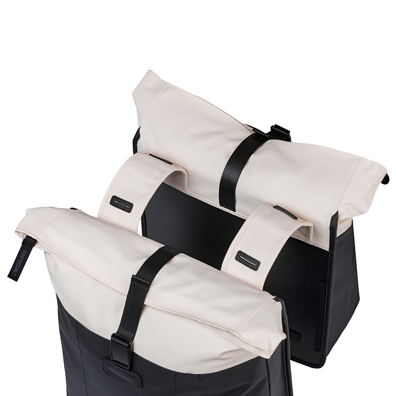 Sacoche arriere velo double Basil vive blanc casse - noir 28-35L fixation porte bagage fixation systeme mik (compatible avec 211726 inclus) (30X18X49CM) fermeture pliant anti-pluie - vue 4