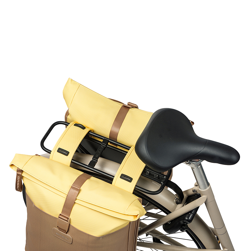 Sacoche arriere velo double Basil vive sable - jaune 28-35L fixation porte bagage fixation systeme mik (compatible avec 211726 inclus) (30X18X49CM) fermeture pliant anti-pluie - vue 6