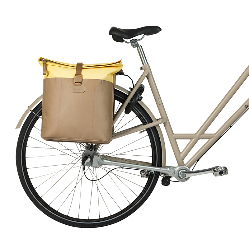 Sacoche arriere velo double Basil vive sable - jaune 28-35L fixation porte bagage fixation systeme mik (compatible avec 211726 inclus) (30X18X49CM) fermeture pliant anti-pluie - vue 7