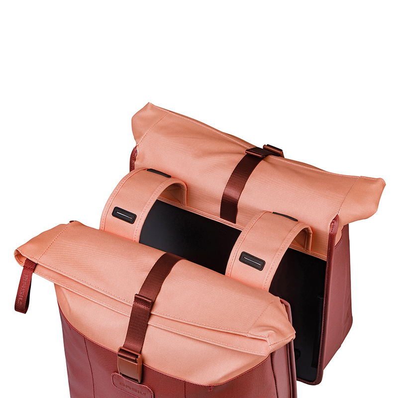Sacoche arriere velo double Basil vive rouge bordeaux - rose 28-35L fixation porte bagage fixation systeme mik (compatible avec 211726 inclus) (30X18X49CM) fermeture pliant anti-pluie - vue 4