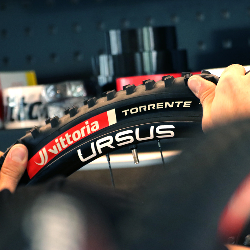 Pneu VTT 29 x 2.40 Vittoria Torrente XC Trail Graphene 2.0 Noir Tubeless Ready TS Renforcé Anti-Crevaison - vue 3