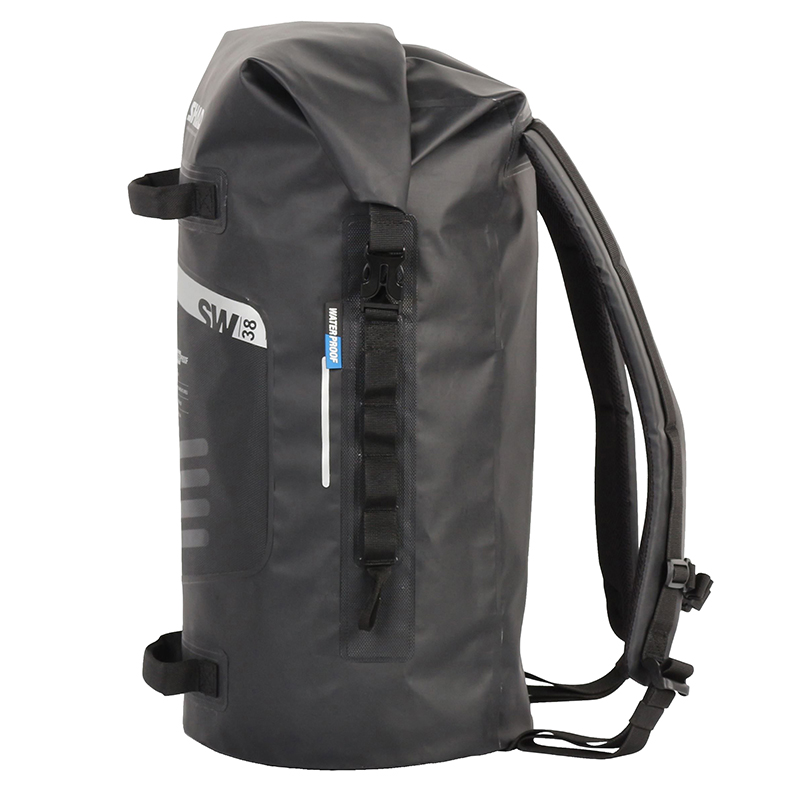 Sacoche arriere-sac a dos Shad SW38 PVC IPX5 capacite 35L inclus sangle de fixation (h54xl28xp28 CM) (X0SW38) - vue 3