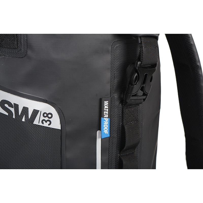 Sacoche arriere-sac a dos Shad SW38 PVC IPX5 capacite 35L inclus sangle de fixation (h54xl28xp28 CM) (X0SW38) - vue 4