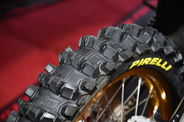 Pneu Pirelli Scorpion MX Soft 100/90-19 57M TT arrière - vue 4