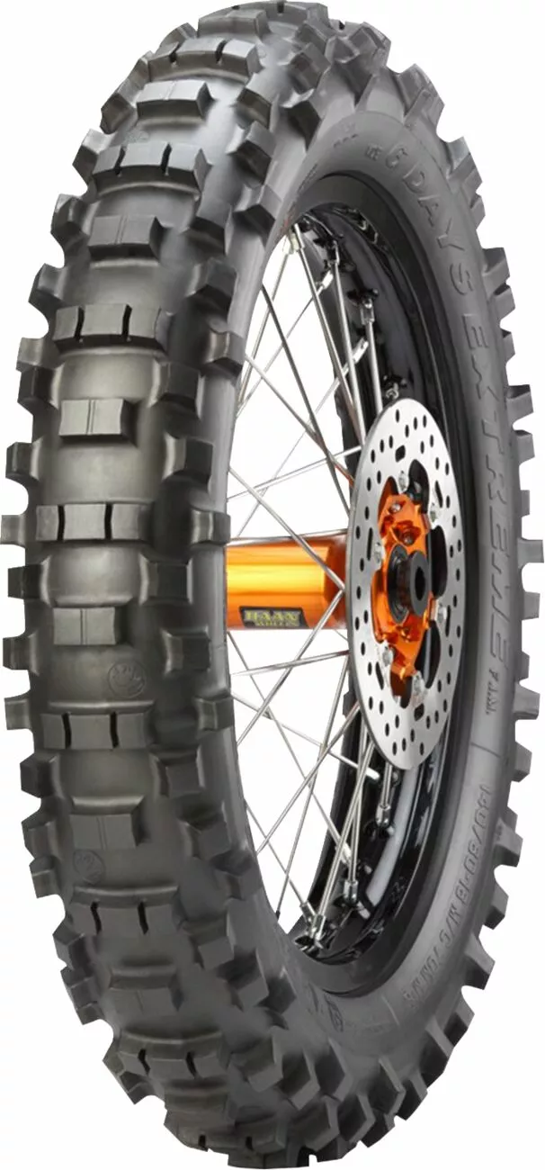 Pneu arrière Metzeler 130/90-18 69M TT ME MCE 6D EXE M+S - vue 2