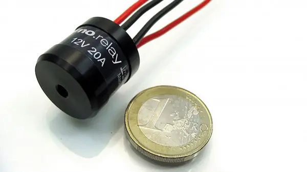 Digitales Blinkerrelais MOTOGADGET mo.relay+ mit Tester