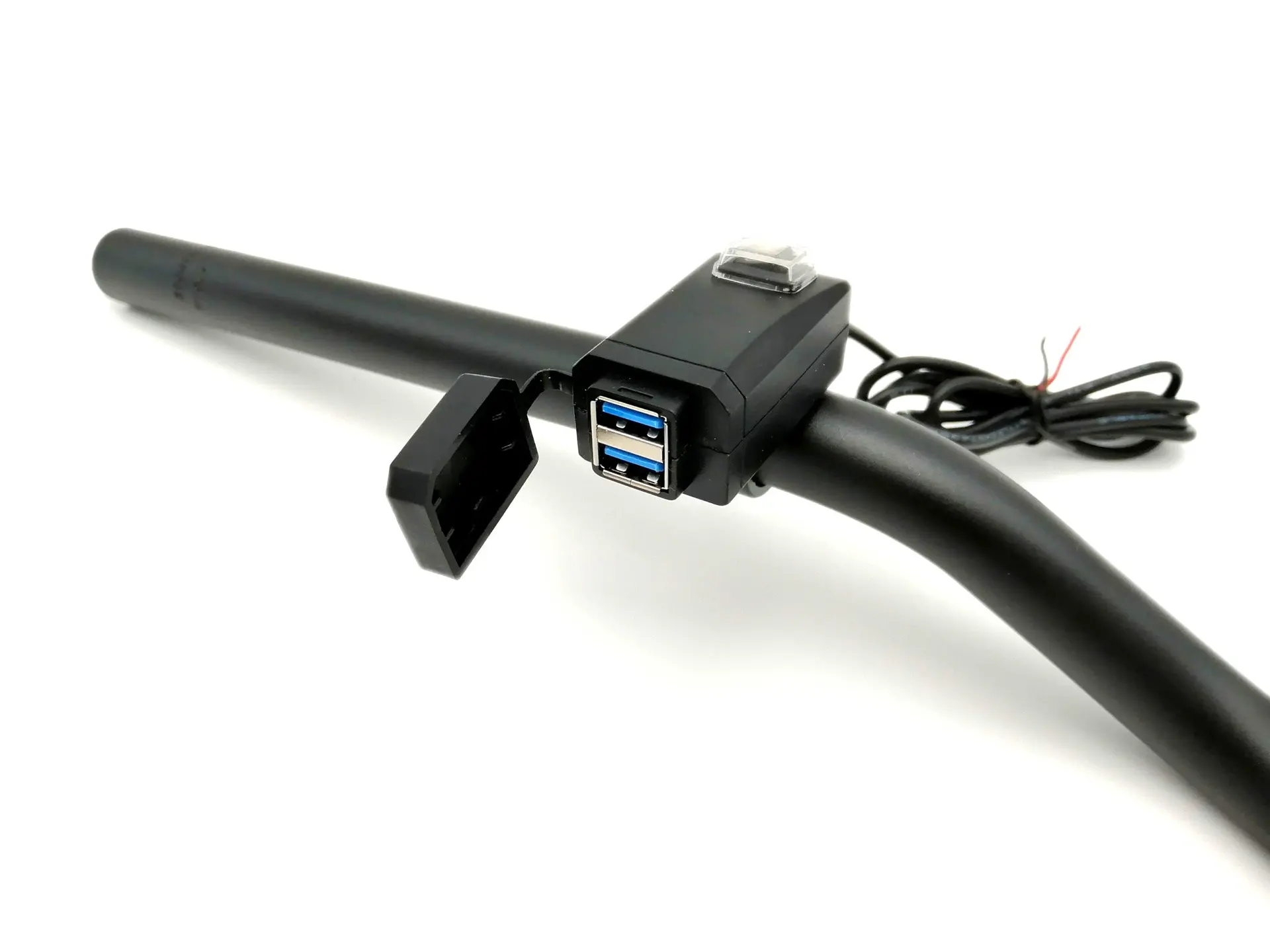 مأخذ USB مزدوج الشحن السريع 3.0 أمبير مقاوم للماء متعدد التثبيت Brazoline