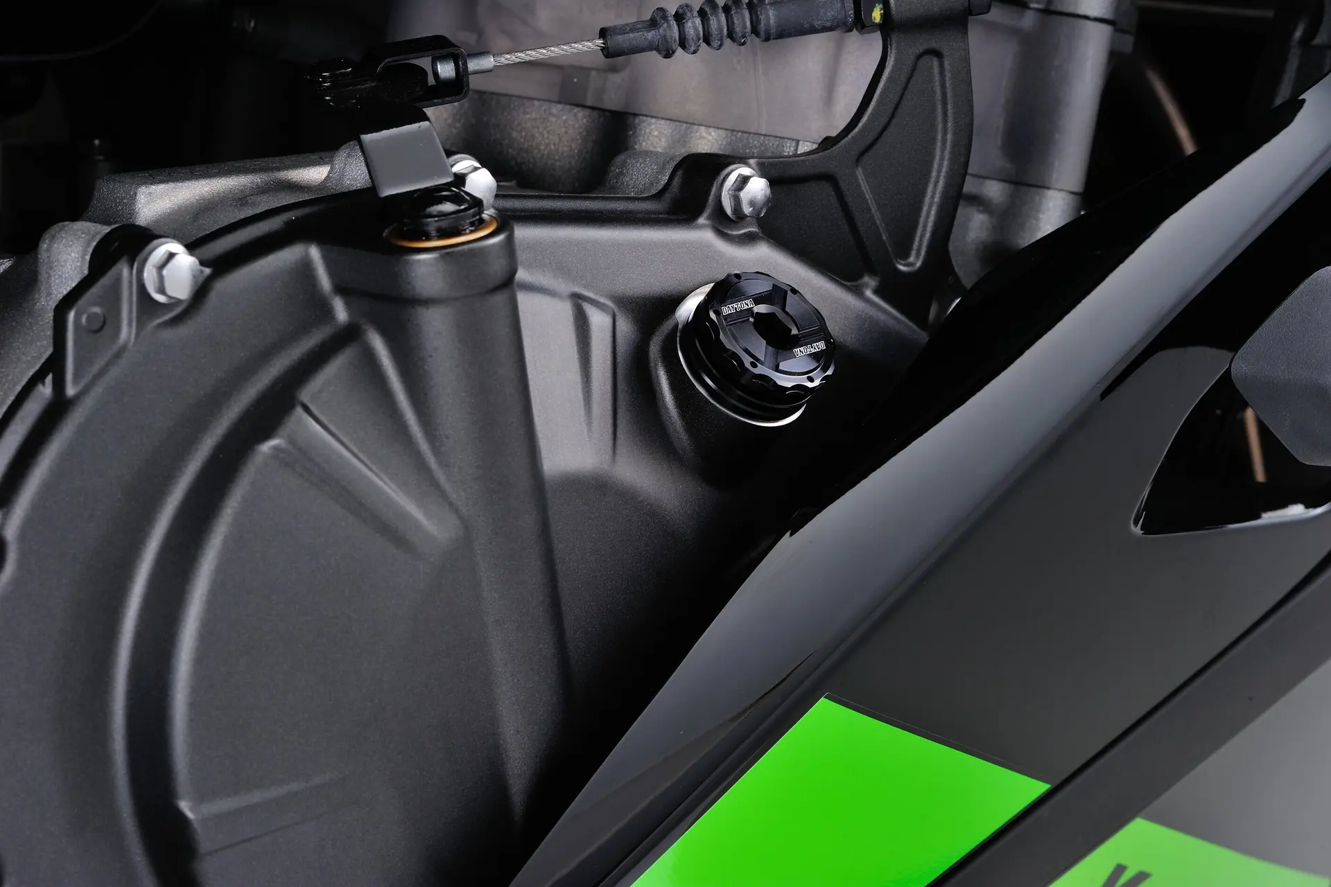 Bouchon de remplissage huile M20 x P2.5 CNC noir Daytona