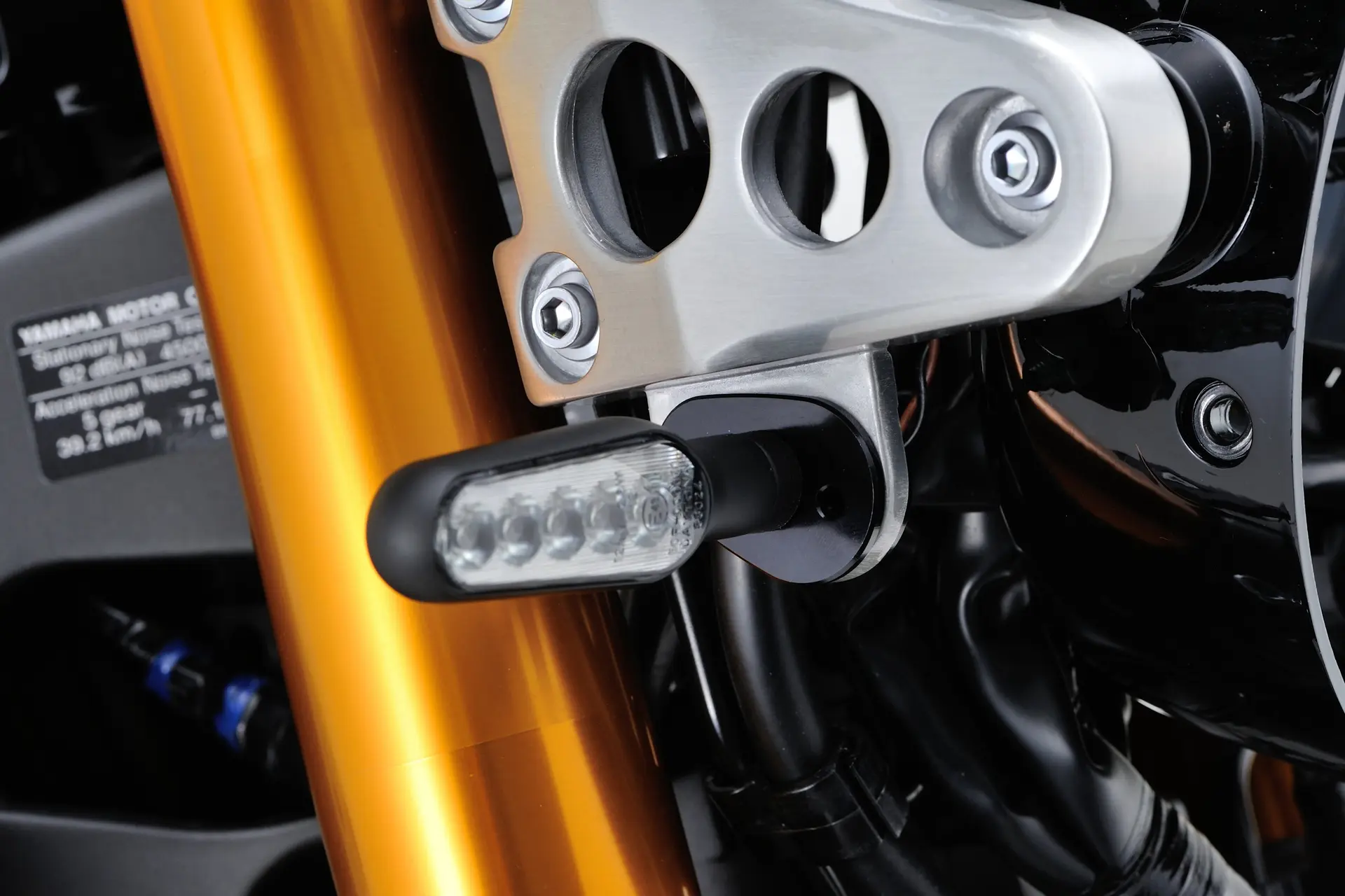 CNC Blinkerhalterung Yamaha Daytona — Ansicht 2