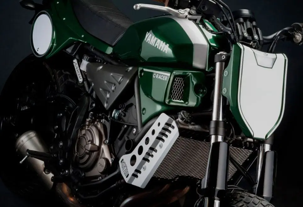 Tuulilasi rekisterikilvellä C-RACER YAMAHA XSR 700 — näkymä 2