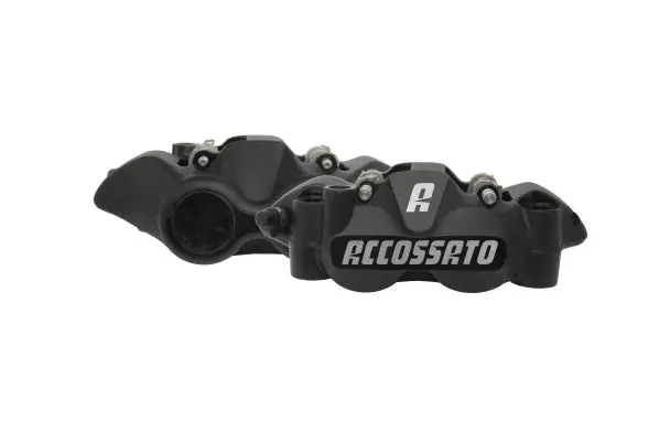 Kaliper rem radial monoblock tempa ACCOSSATO hitam (sepasang) dengan kampas rem sinter, jarak lubang 108 mm, piston aluminium — tampak ke-4