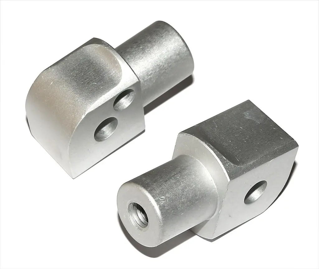 Paire de fixations de repose-pieds racing modèle arrière Yamaha Brazoline