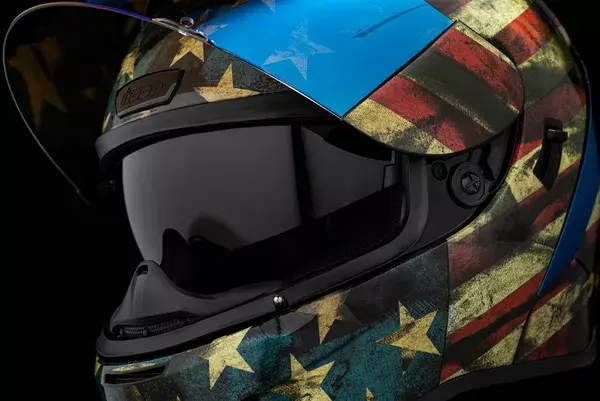 Přilba ICON Airform Old Glory — pohled 4